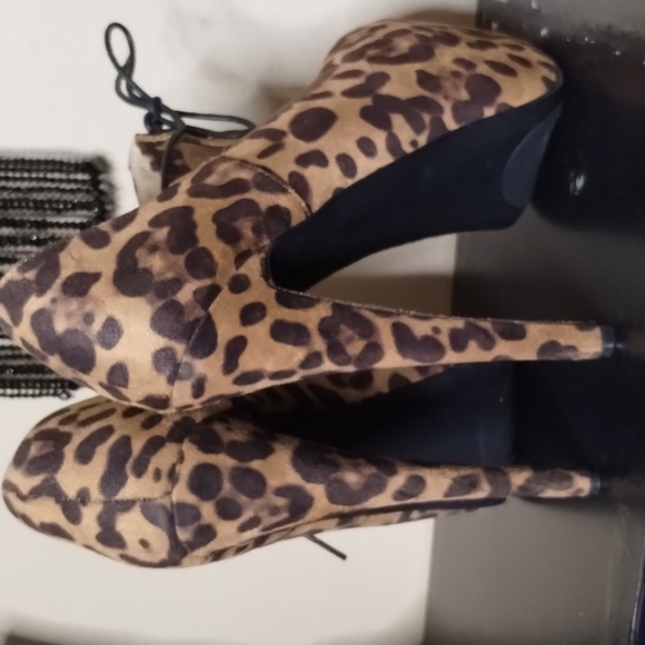 25. Cheetah Print JustFab shoes Platform Heels - Picture 3 of 4